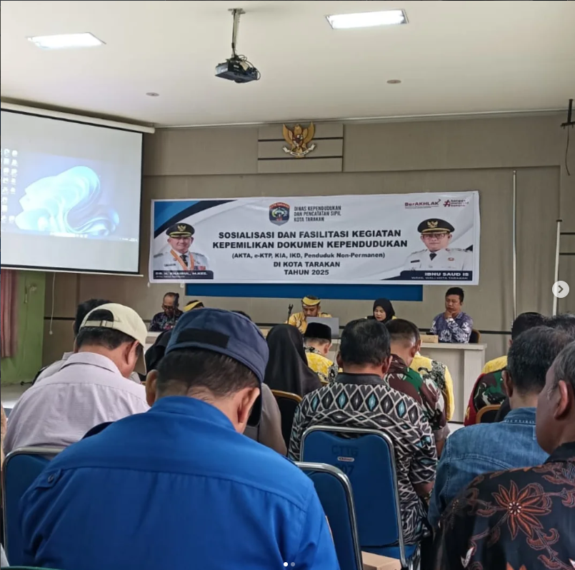 Sekretaris Lurah dan Kasi Trantibum dan Staf Kelurahan Selumit Pantai menghadiri Kegiatan Sosialisasi Kependudukan dan Penertiban Dokumen Kependudukan Non Permanen di Wilayah Kecamatan Tarakan Tengah 